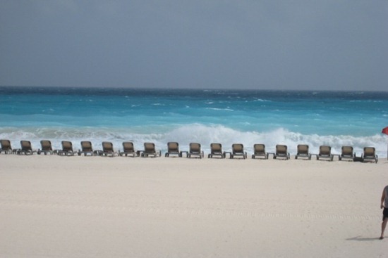 200901CancunBeach1_thumb.jpg